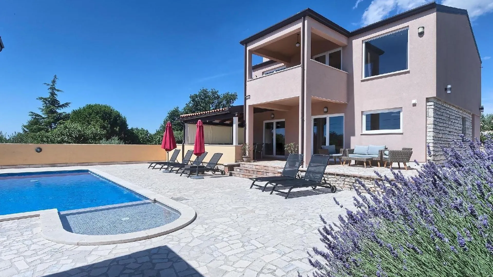 Ferienhaus Mit Privatpool Fuer 8 Personen Ca 157 Qm In Peruski, Istrien Bucht Von Rasa